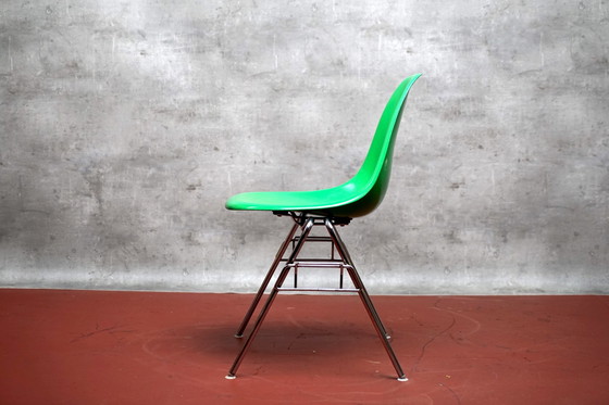 Image 1 of Groene vintage Shell stoel van glasvezel gemaakt door Charles & Ray Eames voor Herman Miller, jaren 1960