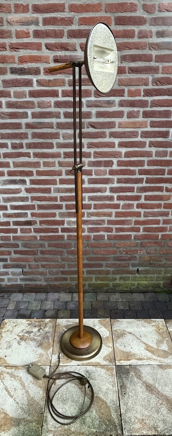 Image 1 of Vintage Deense Eikenhouten/Bronzen Vloerlamp