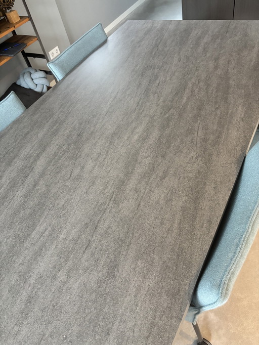 Metaform, K1 Eetkamertafel, 300*100 cm, Kleur Ceramic 555 Basalt Grey