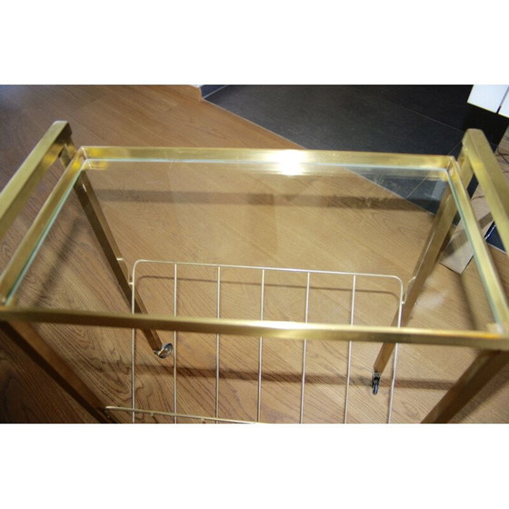 Image 1 of Vintage bijzettafel met tijdschriftenhouder van messing en glas, 1960