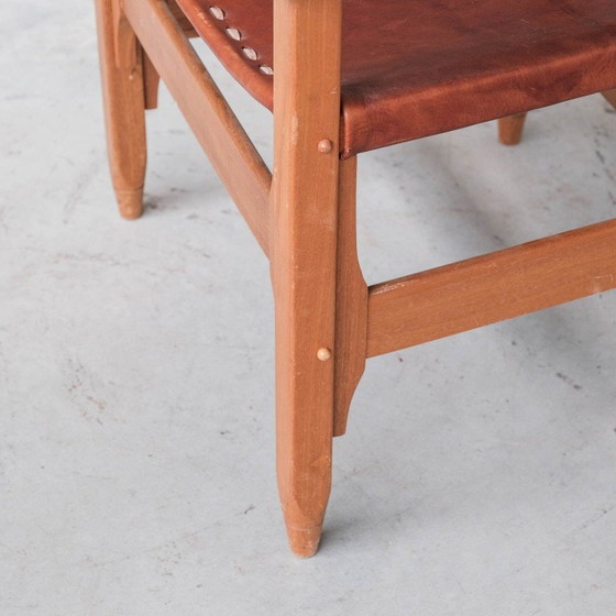 Image 1 of Paar vintage leren en houten fauteuils, Frankrijk 1970