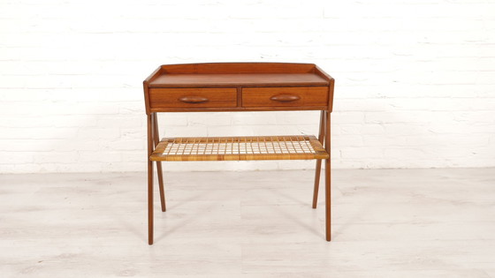 Image 1 of Vintage Deense Bijzettafel | Teak | Rotan