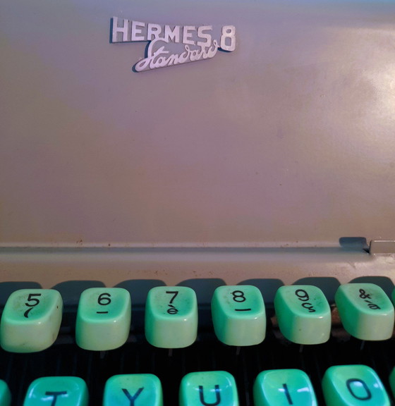 Image 1 of Hermes 8 Standard Typemachine Grijs En Mint Uit 1962