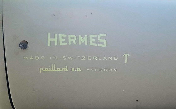 Image 1 of Hermes 8 Standard Typemachine Grijs En Mint Uit 1962