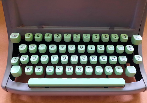 Image 1 of Hermes 8 Standard Typemachine Grijs En Mint Uit 1962