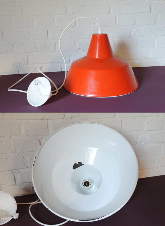 Image 1 of Vintage donker oranje emaille hanglamp