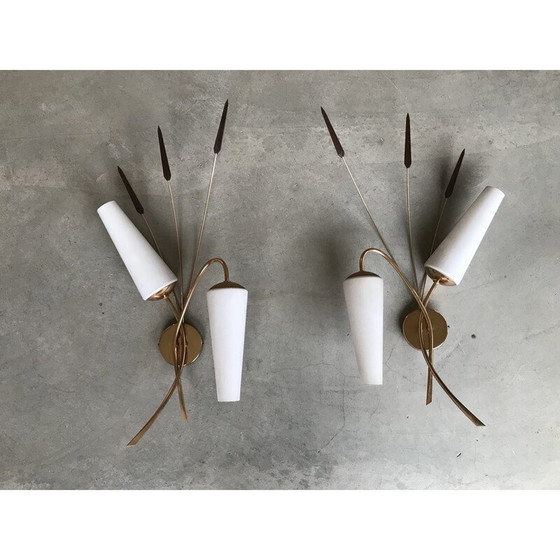 Image 1 of Paar vintage messing wandlampen met opaline bollen, 1950