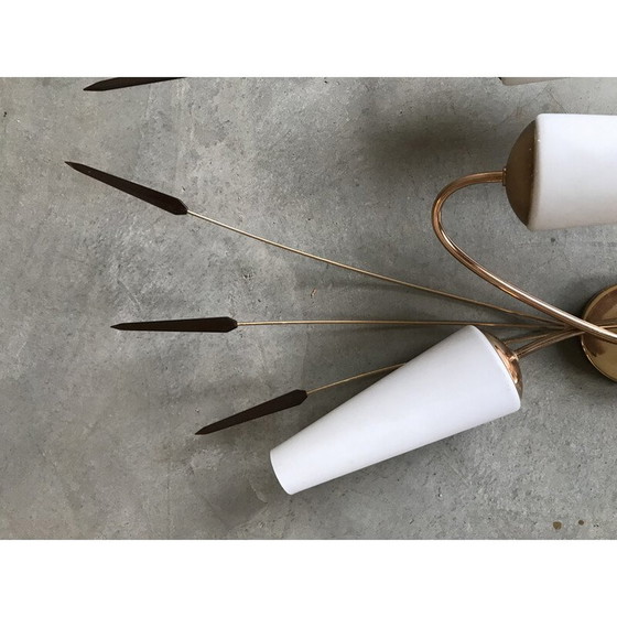 Image 1 of Paar vintage messing wandlampen met opaline bollen, 1950