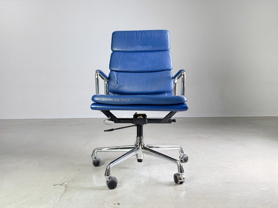 Image 1 of Originele Vitra Ea 219 Bureaustoel Zachte Vulling Blauw Charles & Ray Eames Leer