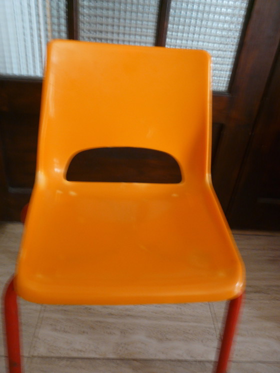 Image 1 of Vintage plastic schoolstoel