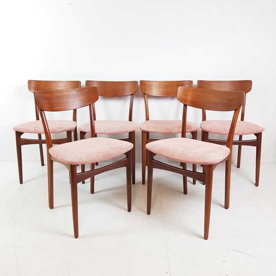 Image 1 of 6 Deense Vintage Eettafel Stoelen | Nieuw Gestoffeerd Roze