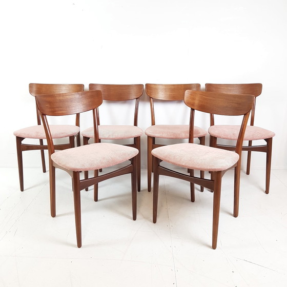 Image 1 of 6 Deense Vintage Eettafel Stoelen | Nieuw Gestoffeerd Roze