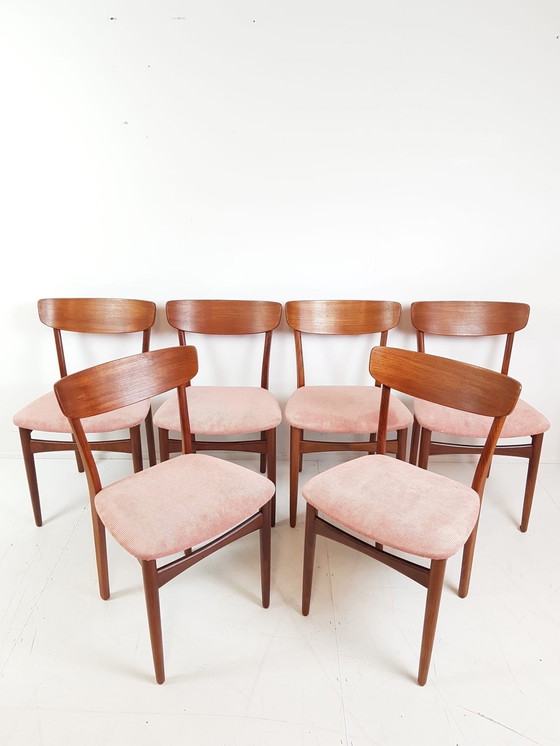 Image 1 of 6 Deense Vintage Eettafel Stoelen | Nieuw Gestoffeerd Roze