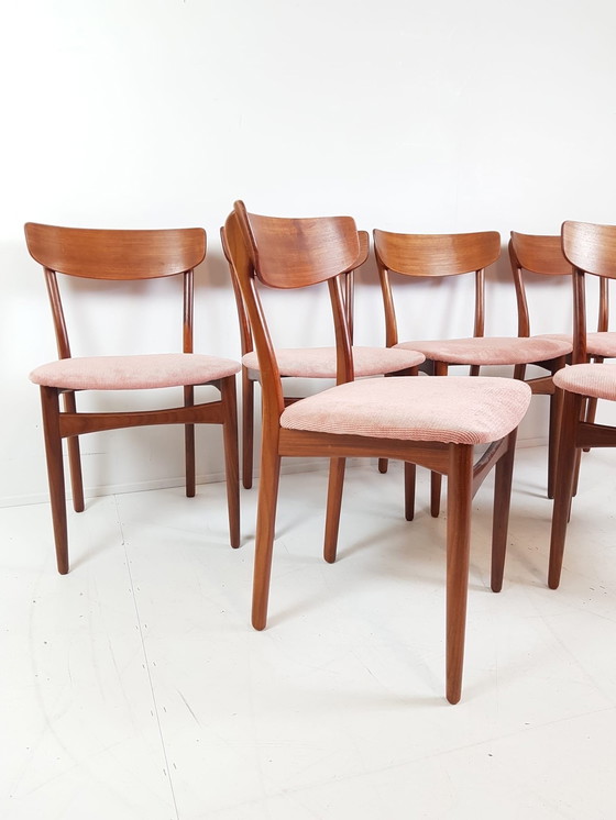 Image 1 of 6 Deense Vintage Eettafel Stoelen | Nieuw Gestoffeerd Roze