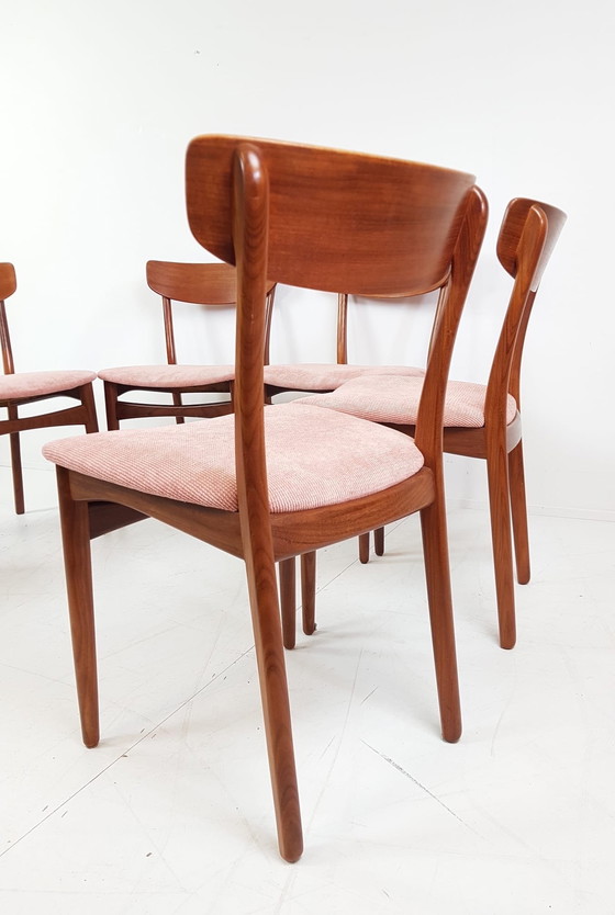 Image 1 of 6 Deense Vintage Eettafel Stoelen | Nieuw Gestoffeerd Roze