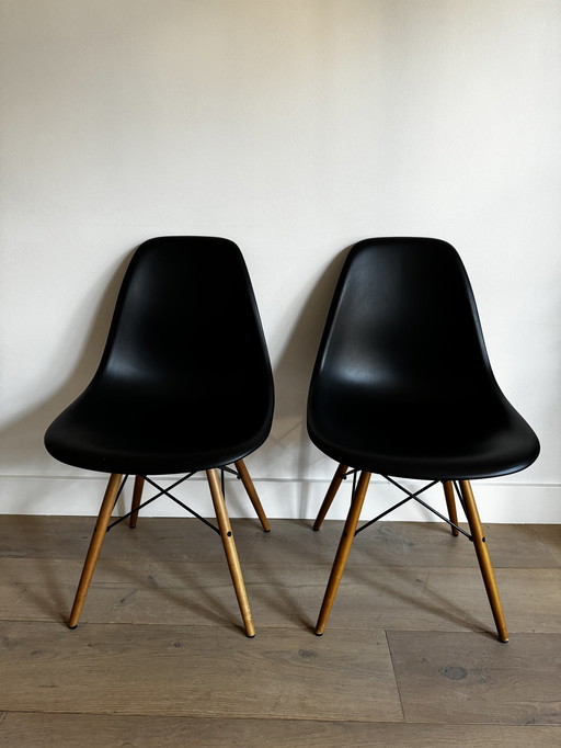 2x Vitra - Eames DSW stoelen