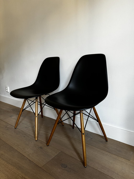 2x Vitra - Eames DSW stoelen