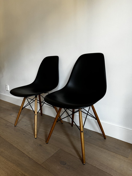 Image 1 of 2x Vitra - Eames DSW stoelen