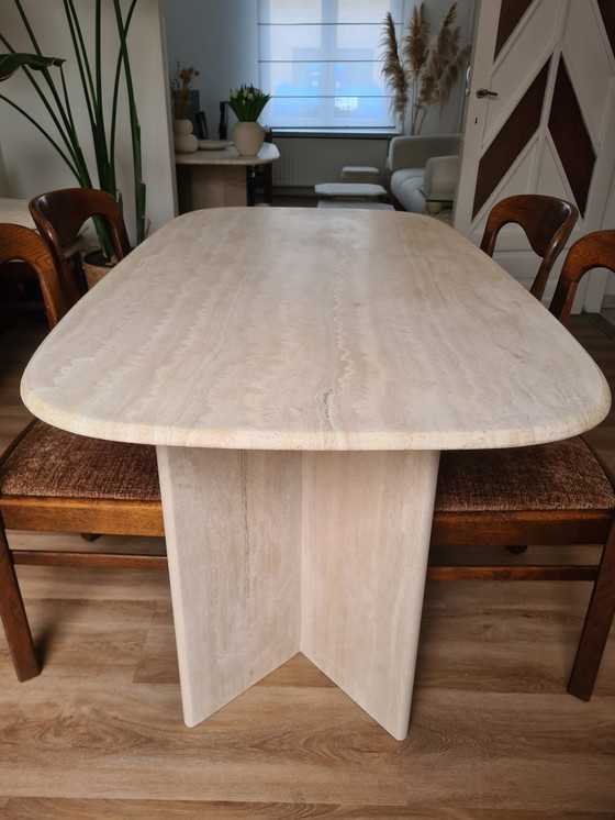 Image 1 of Traventine eettafel