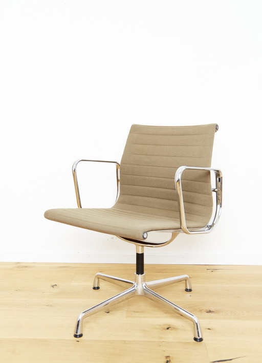 Charles & Ray Eames Stoel Ea 108 Stoel Voor Vitra