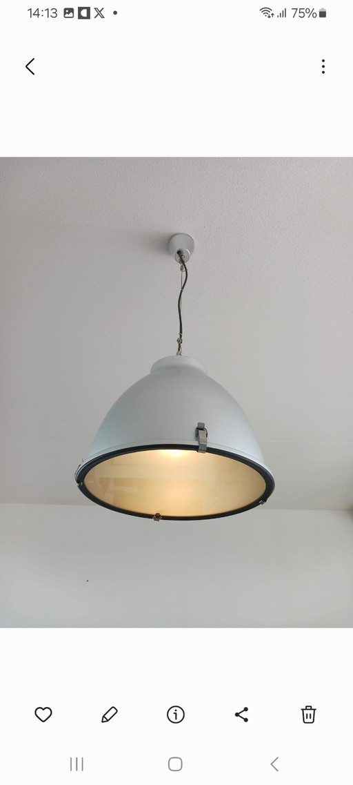 Industriële robuste hanglamp van Ryetti