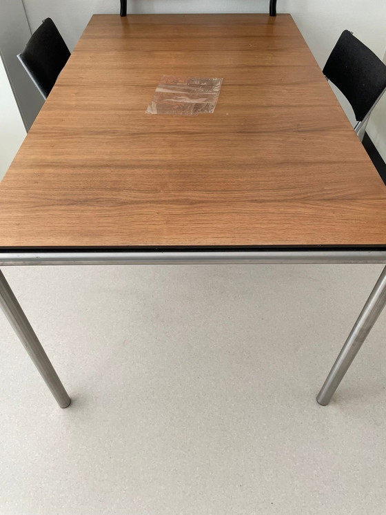 Image 1 of Metaform tafel met noten fineerblad