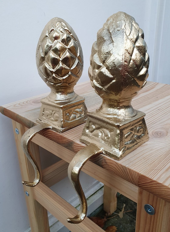 Image 1 of Twee Gouden Dennenappels