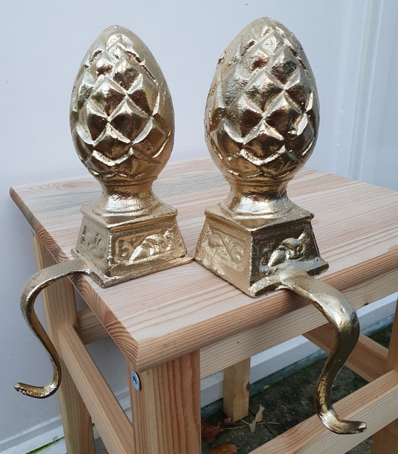 Image 1 of Twee Gouden Dennenappels