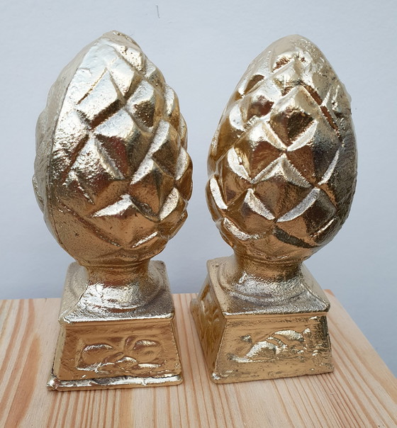 Image 1 of Twee Gouden Dennenappels