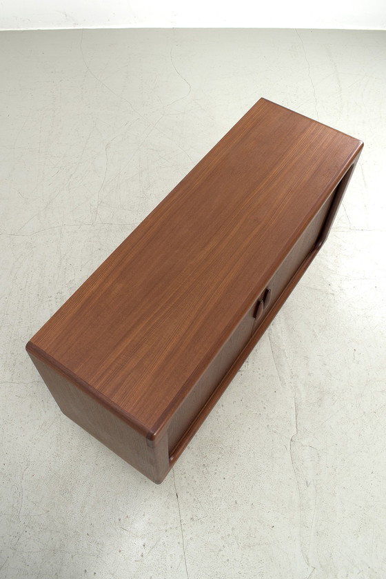 Image 1 of Dyrlund dressoir