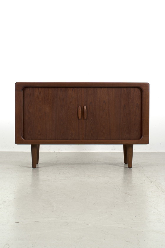 Image 1 of Dyrlund dressoir