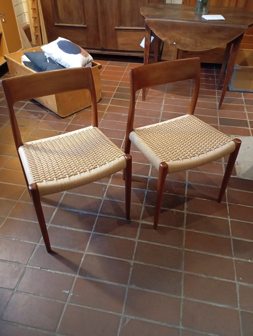 Niels Otto Møller Dinig Stoelen / Teakhouten eetkamerstoelen model 77