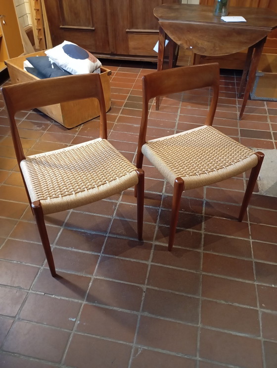 Image 1 of Niels Otto Møller Dinig Stoelen / Teakhouten eetkamerstoelen model 77