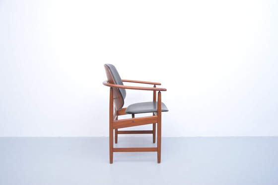 Image 1 of Arne Hovmand-Olsen Fauteuil In Teak Met Skai Hoes