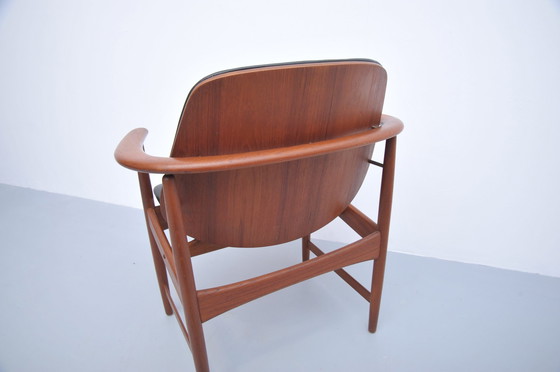 Image 1 of Arne Hovmand-Olsen Fauteuil In Teak Met Skai Hoes