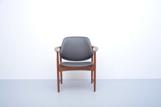 Image 1 of Arne Hovmand-Olsen Fauteuil In Teak Met Skai Hoes