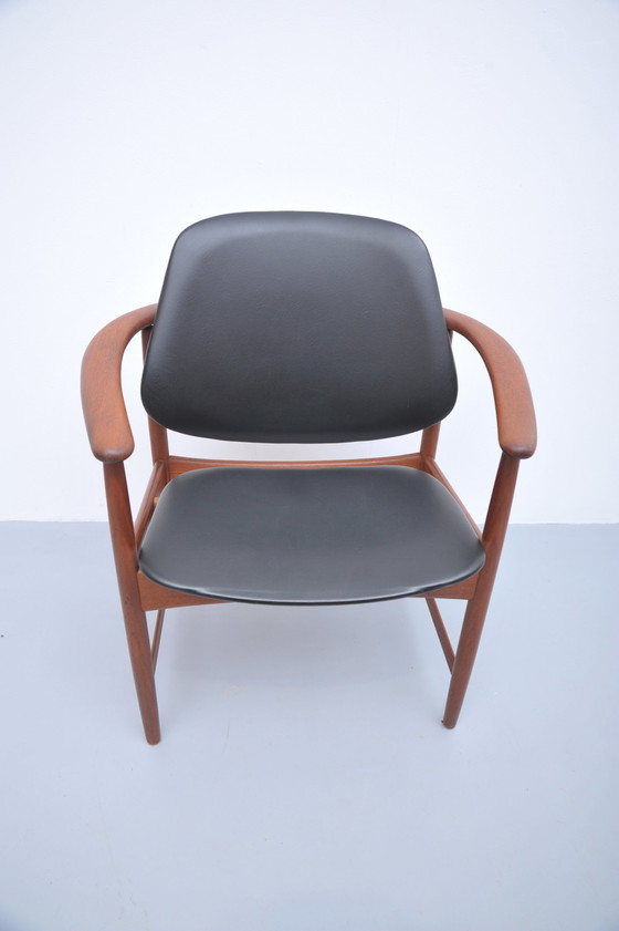 Image 1 of Arne Hovmand-Olsen Fauteuil In Teak Met Skai Hoes