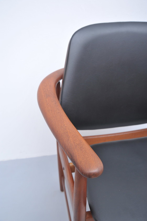 Image 1 of Arne Hovmand-Olsen Fauteuil In Teak Met Skai Hoes