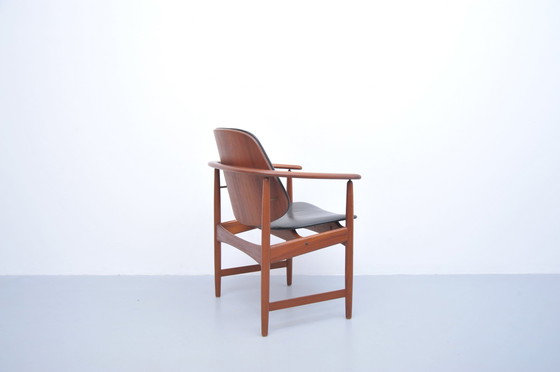 Image 1 of Arne Hovmand-Olsen Fauteuil In Teak Met Skai Hoes