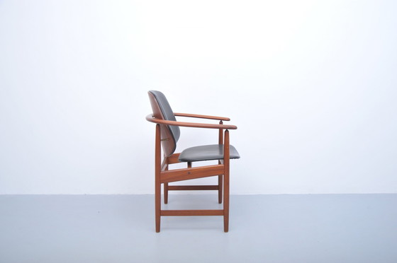 Image 1 of Arne Hovmand-Olsen Fauteuil In Teak Met Skai Hoes