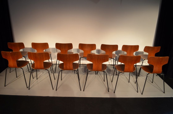 Image 1 of Arne Jacobsen ‘3103’ Hammer chair