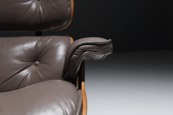 Image 1 of Vintage Eames Lounge Stoel & Ottoman In Baziliaans Rozenhout Door Ray & Charles Eames Voor Herman Miller