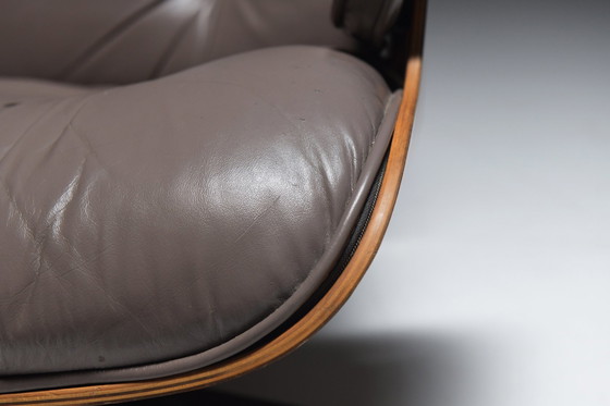 Image 1 of Vintage Eames Lounge Stoel & Ottoman In Baziliaans Rozenhout Door Ray & Charles Eames Voor Herman Miller