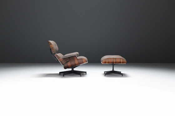 Image 1 of Vintage Eames Lounge Stoel & Ottoman In Baziliaans Rozenhout Door Ray & Charles Eames Voor Herman Miller