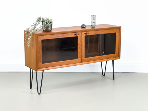 Deens teakhouten dressoir met glazen deuren door H.W. Klein voor Bramin, 1960S