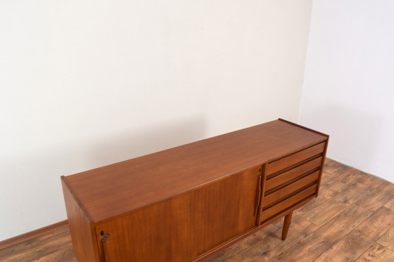 Image 1 of Mid Century Deens teakhouten dressoir, 1960S.