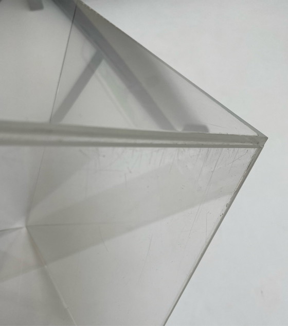 Image 1 of Plexiglas vitrine piramide display