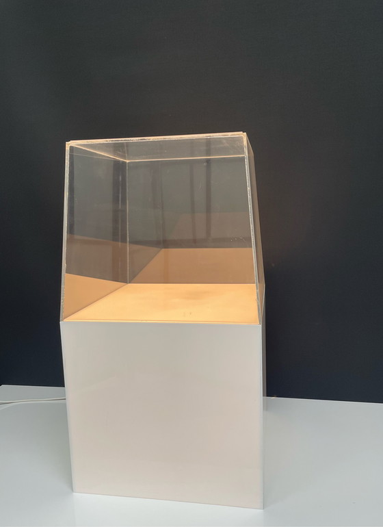 Image 1 of Plexiglas vitrine piramide display