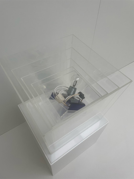 Image 1 of Plexiglas vitrine piramide display