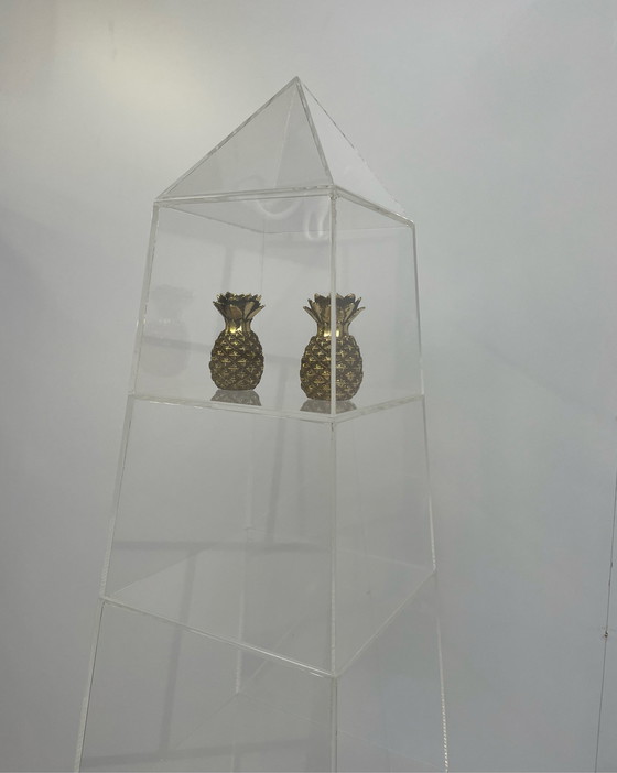 Image 1 of Plexiglas vitrine piramide display